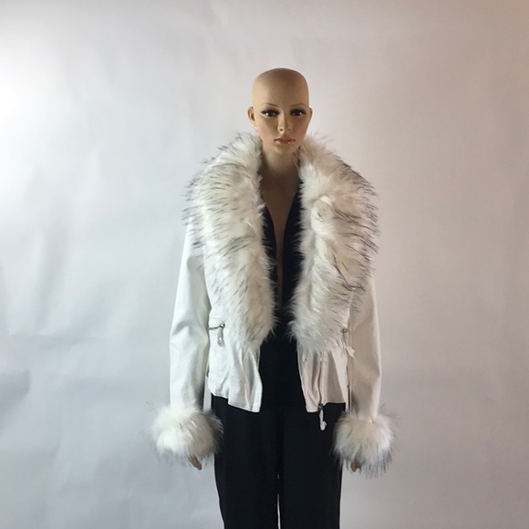 💥💥HOST PICK💥PRICE FIRM- FAUX FUR VEGAN LEATHER - Picture 4 of 8